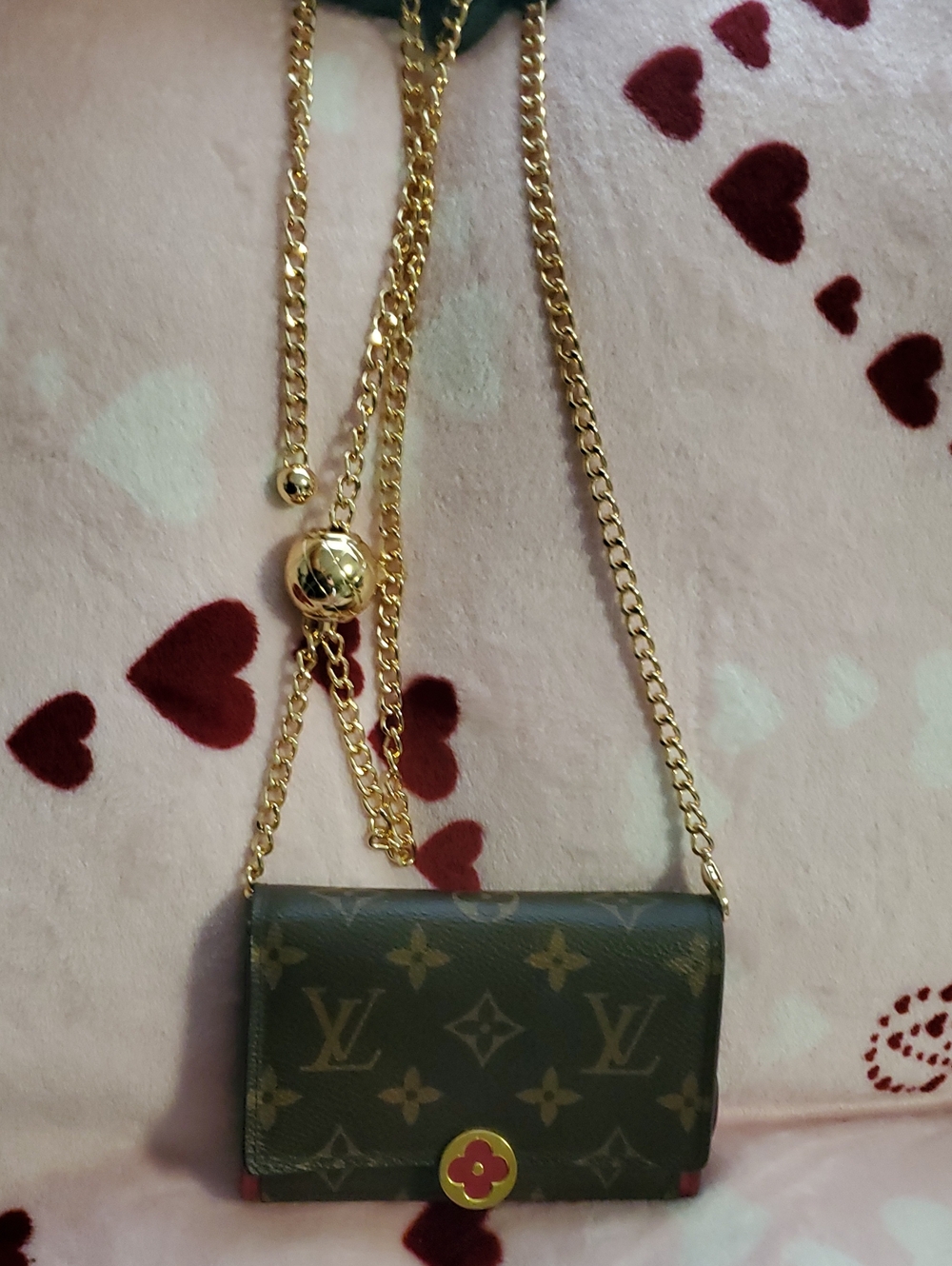 Louis Vuitton Monogram Crossbody Wallet with Gold Chain & Red Trim - Picture 4 of 17
